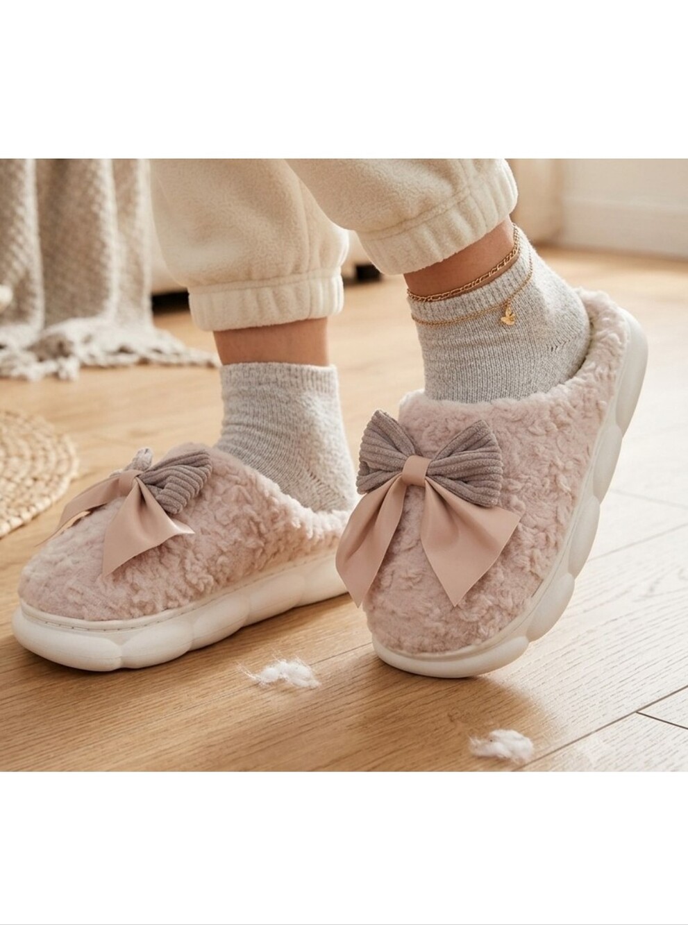 NEW Woman's Fuzzy Bow Slippers
